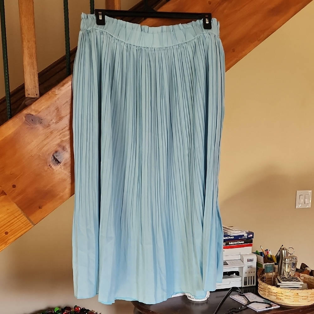 Elegant Light Blue Pleated Skirt With Pockets